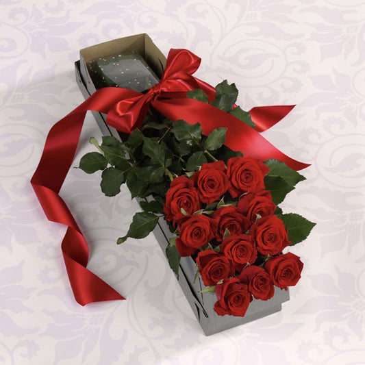 Dozen Red Boxed Roses image 0